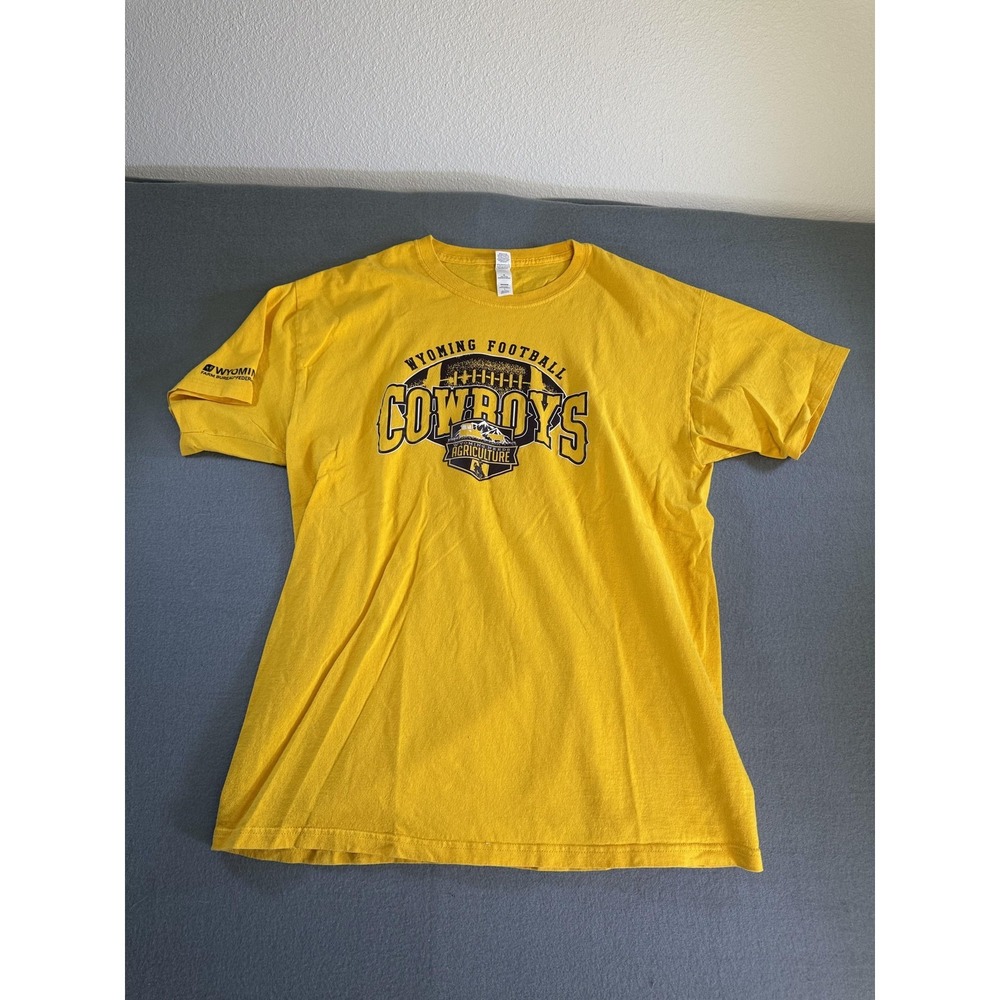 Wyoming‎ Cowboys Shirt Mens Large Gold NCAA Football M&O Gold Agriculture
